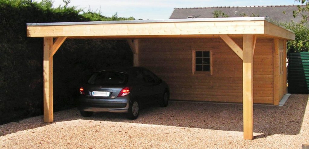 Carport en bois avec toit plat et annexe