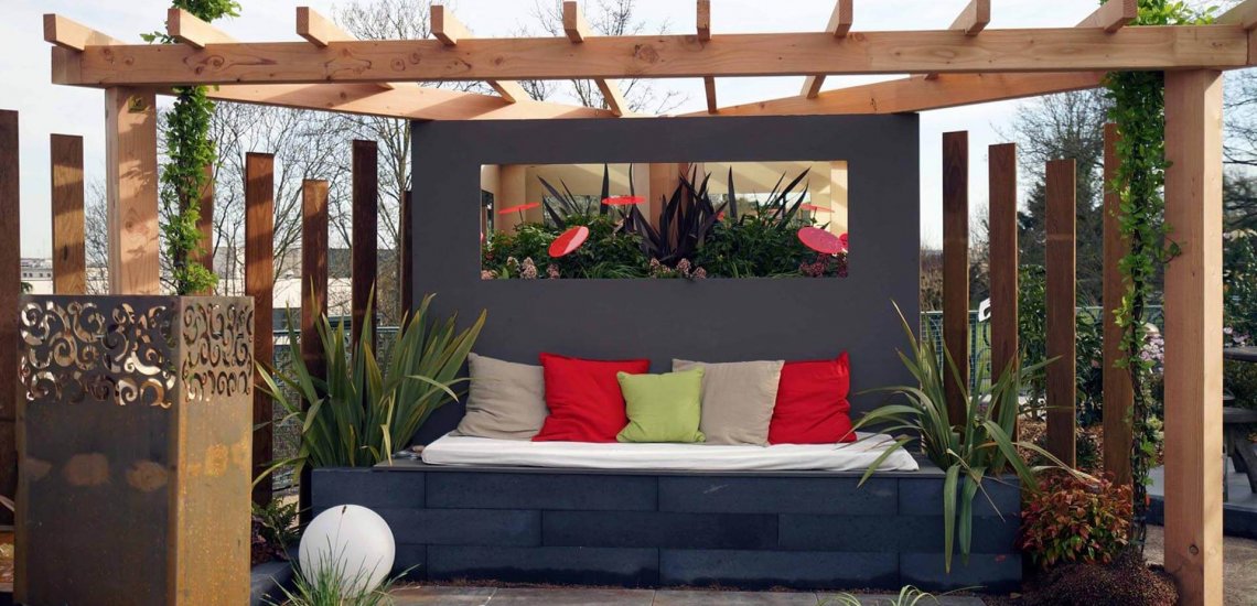 pergola en bois triangulaire